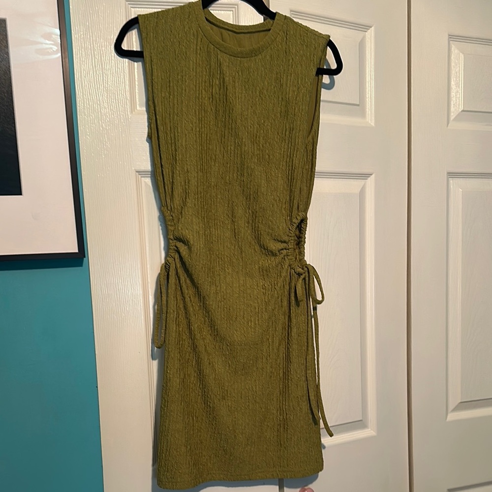 Green Sleeveless‎ Dress